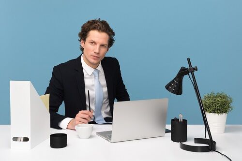 Manatdesk A businessman thinking about insurance