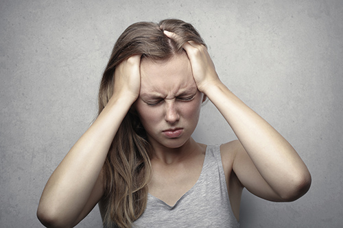 Woman Woman with a concussion