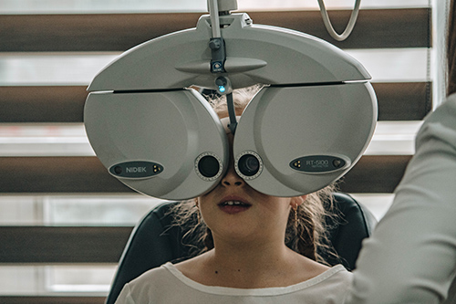 optician performing eye exam