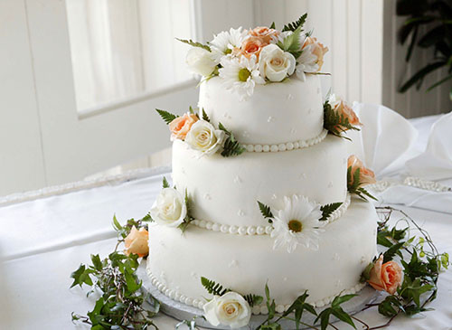wedding-cake wedding cake out on display