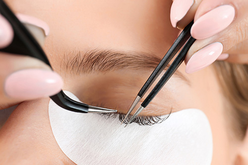 eyelash extension procedure