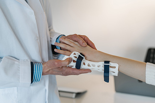 broken-wrist-injury patient with broken wrist