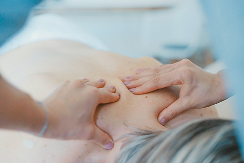 chiropractor working on patient