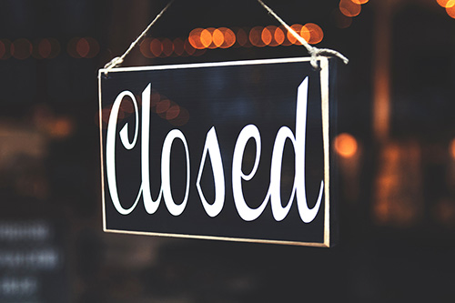 closed-sign restaurant closed sign