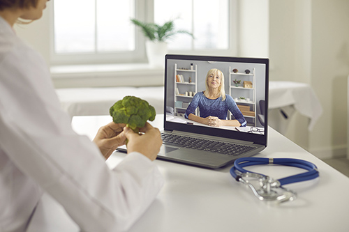 virtual dietitian with client
