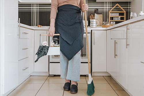 house-cleaning PSW cleaning home