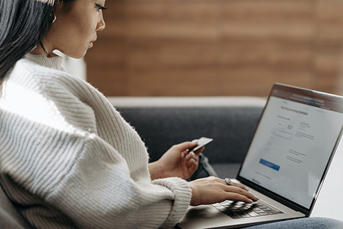 phishing-victim victim falling for phishing scam